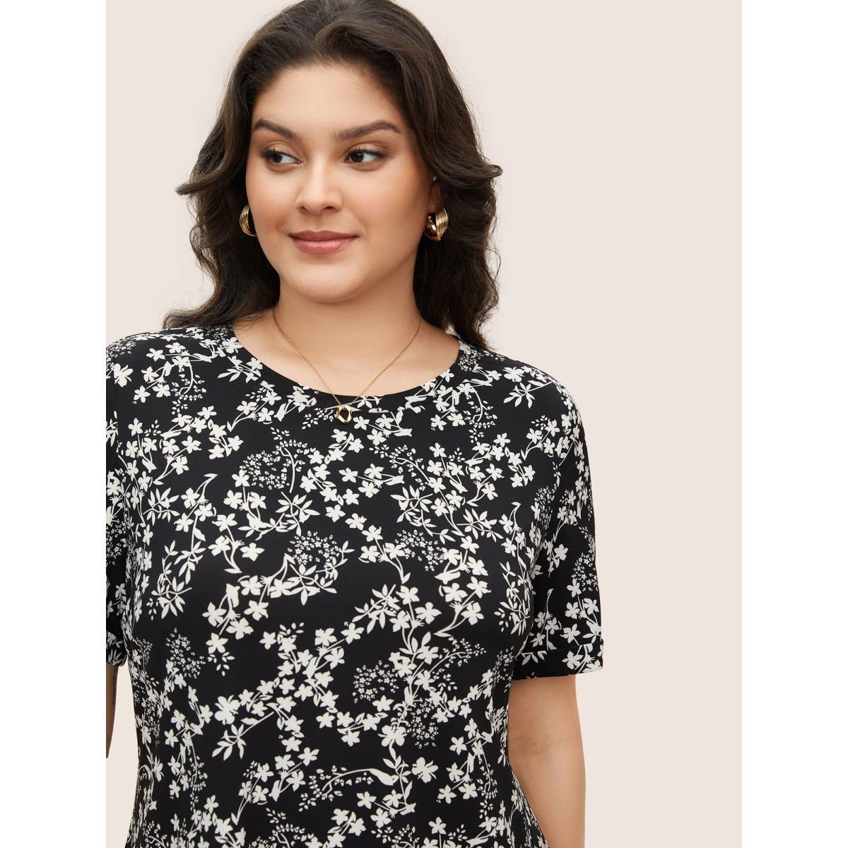 Plus Size Floral Print Round Neck T-shirt Black Women Elegant Round Neck Everyday T-shirts BloomChic 14-16/1X Product Image