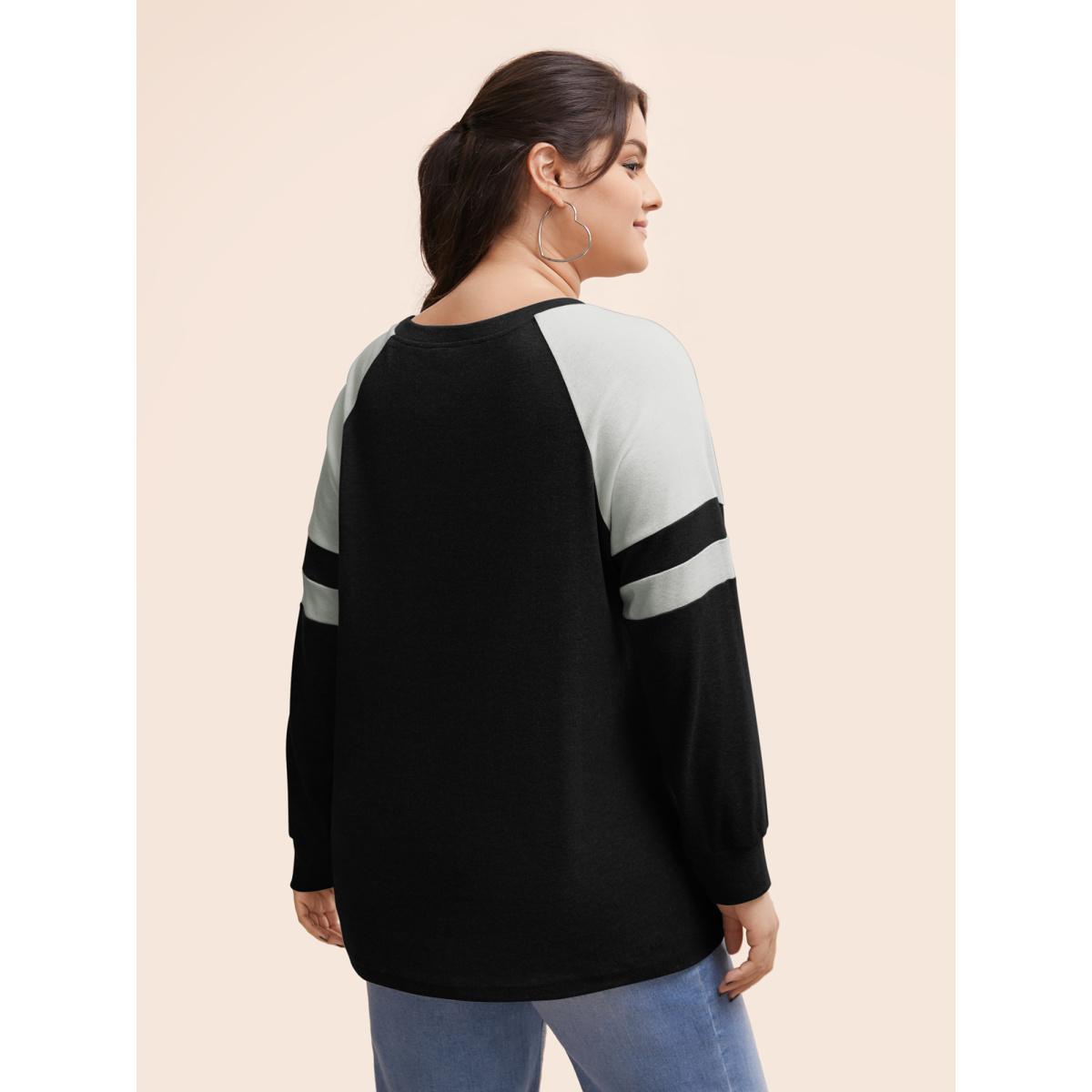 Plus Size Colorblock Contrast Stitch Raglan Sleeve T-shirt LightGray Women Casual Elastic cuffs Striped Round Neck Dailywear T-shirts BloomChic 30/6X Product Image