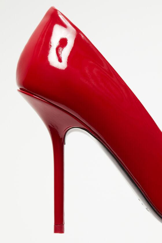 Leather heel pump Product Image
