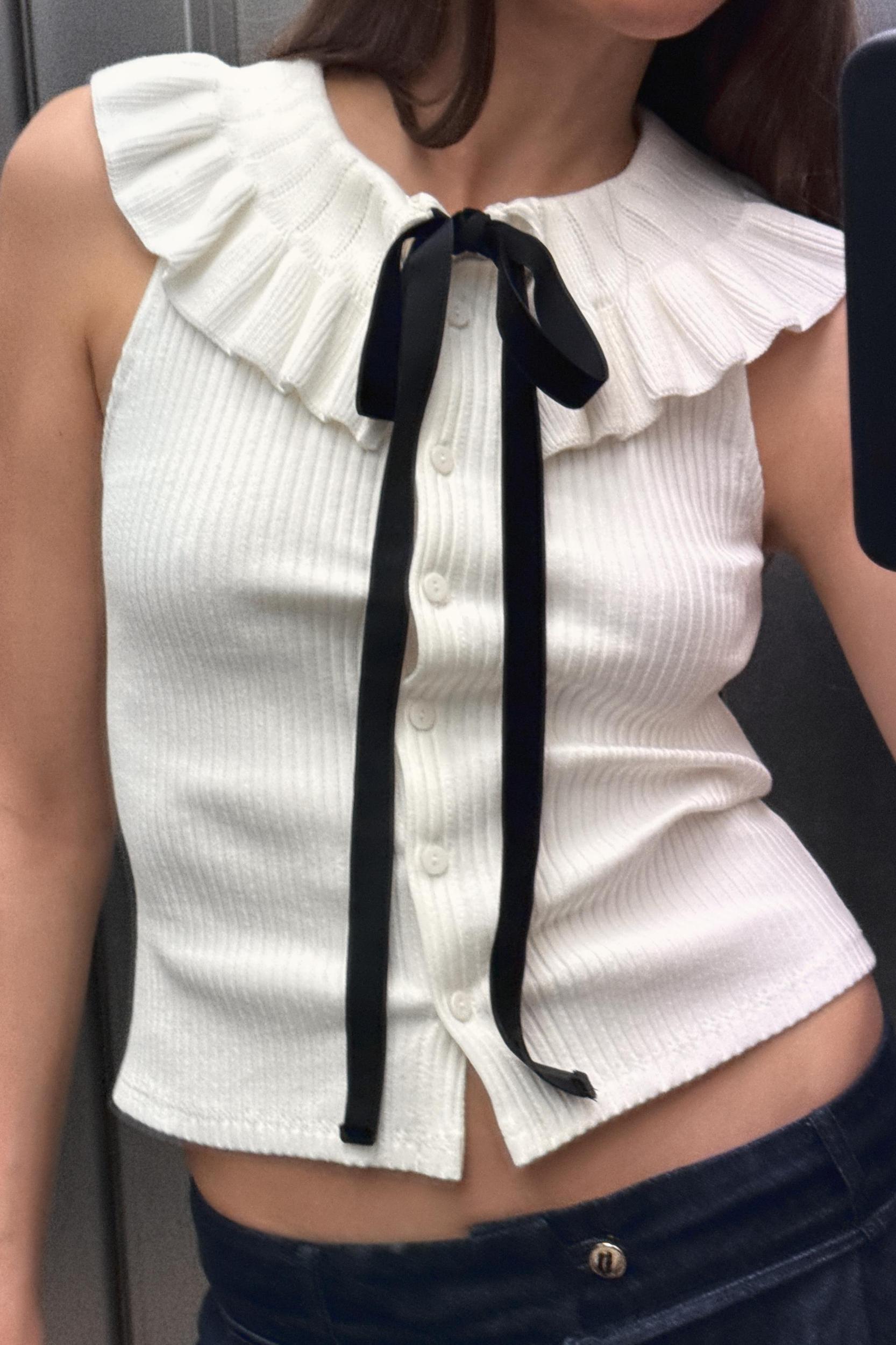 PETER PAN COLLAR KNIT TIED TOP Product Image