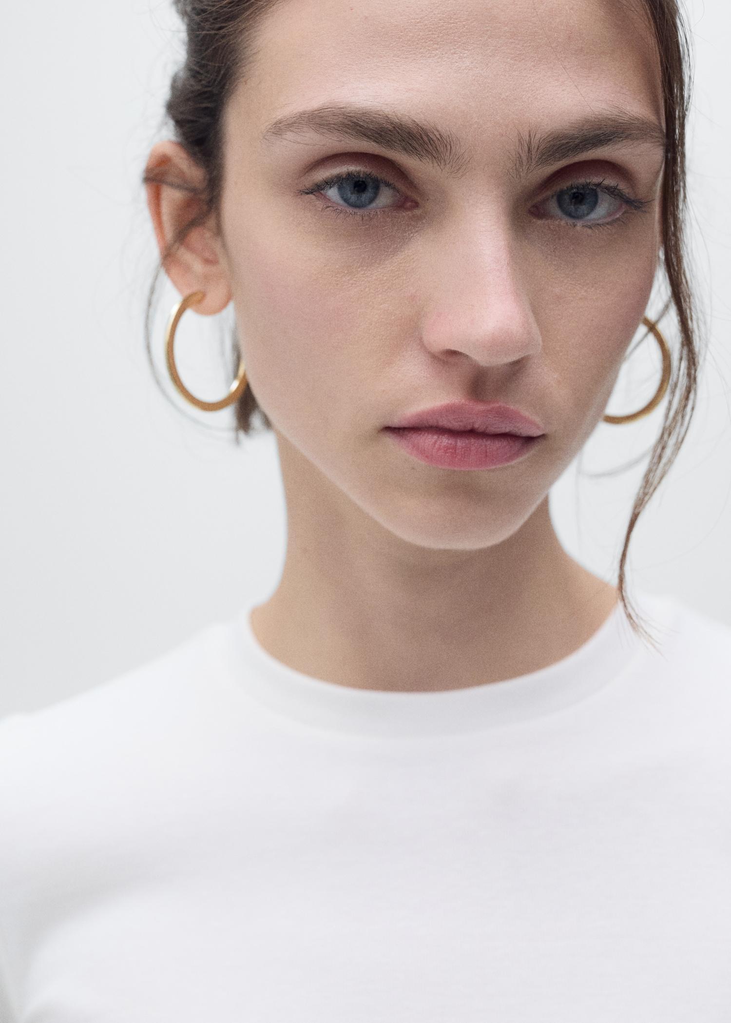 Fitted cropped t-shirt - Women | MANGO USA Product Image