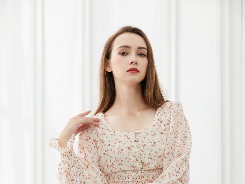 Puff-Sleeve Sqaure Neck Floral Print Ruffled Cropped Top Product Image