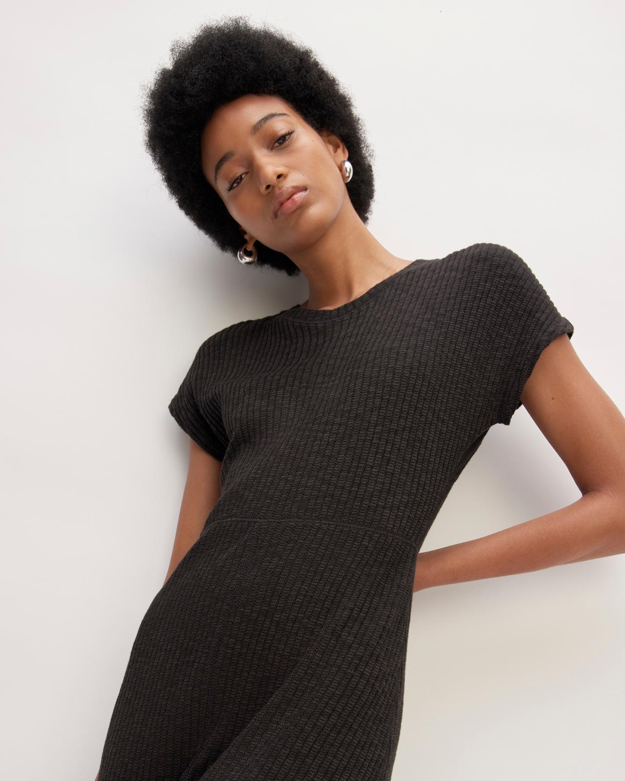 The Rib-Knit Cap-Sleeve Midi Dress Product Image
