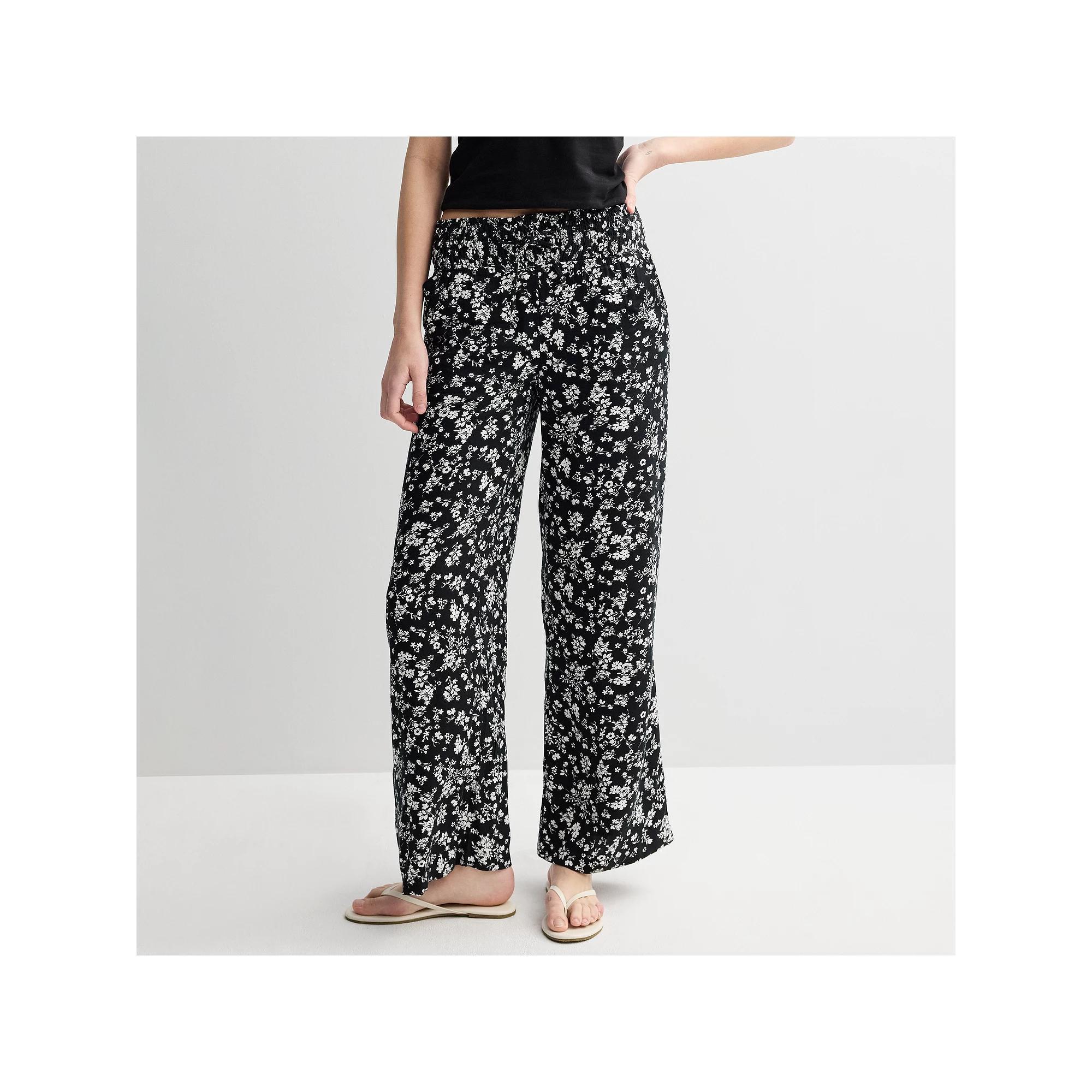 Juniors' SO® High-Rise Smocked Wide Leg Pants, Women's, Size: Large, Black Cream Ditsy Product Image