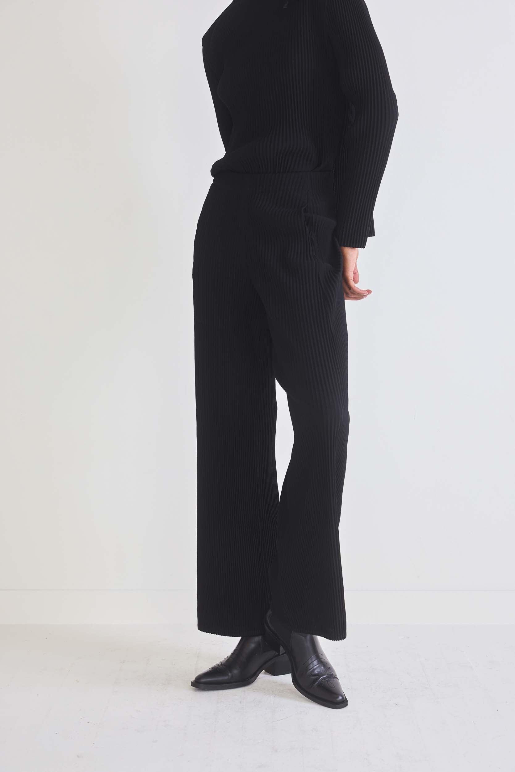 Masterful Plissé Pleated Pants Product Image