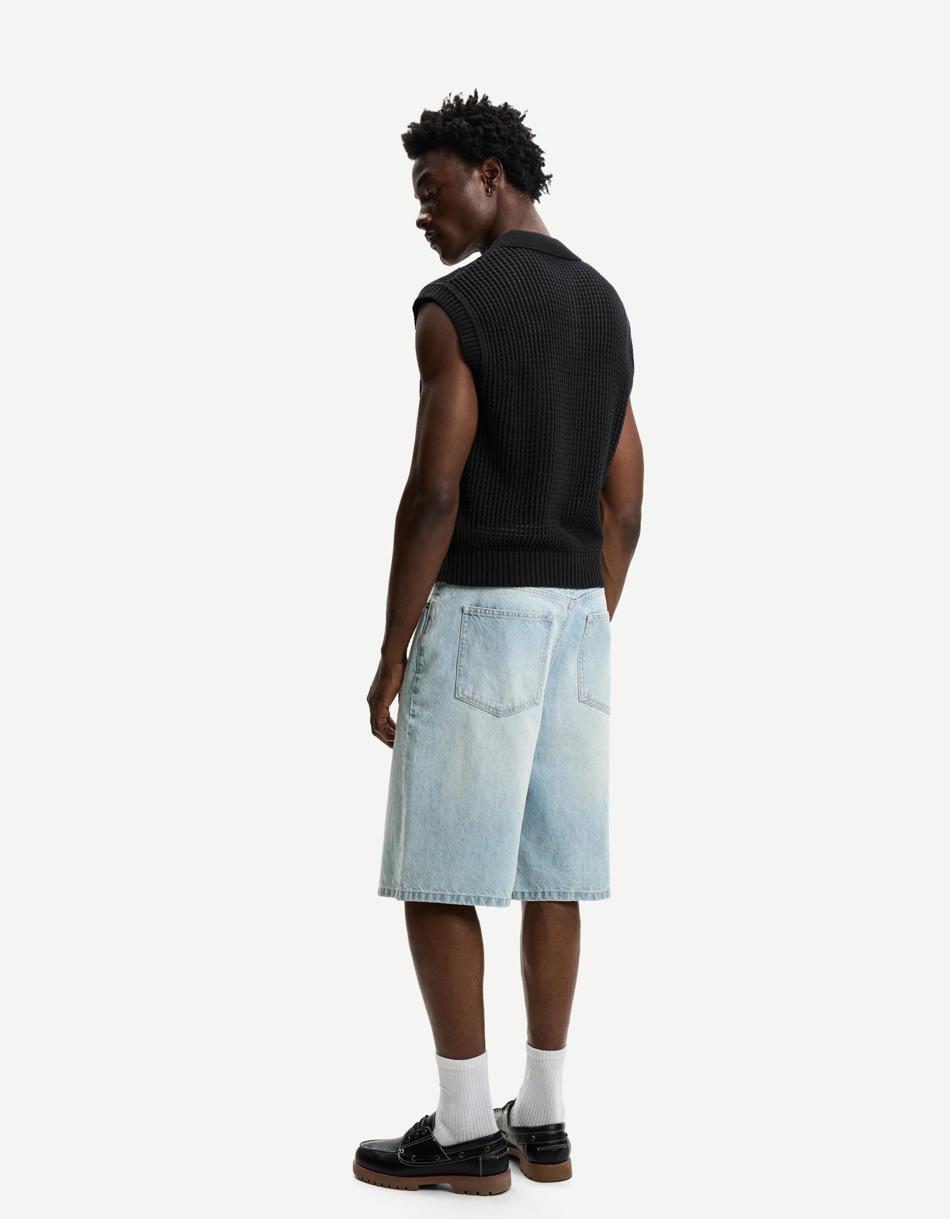 Mesh waistcoat with a buttoned polo collar Product Image