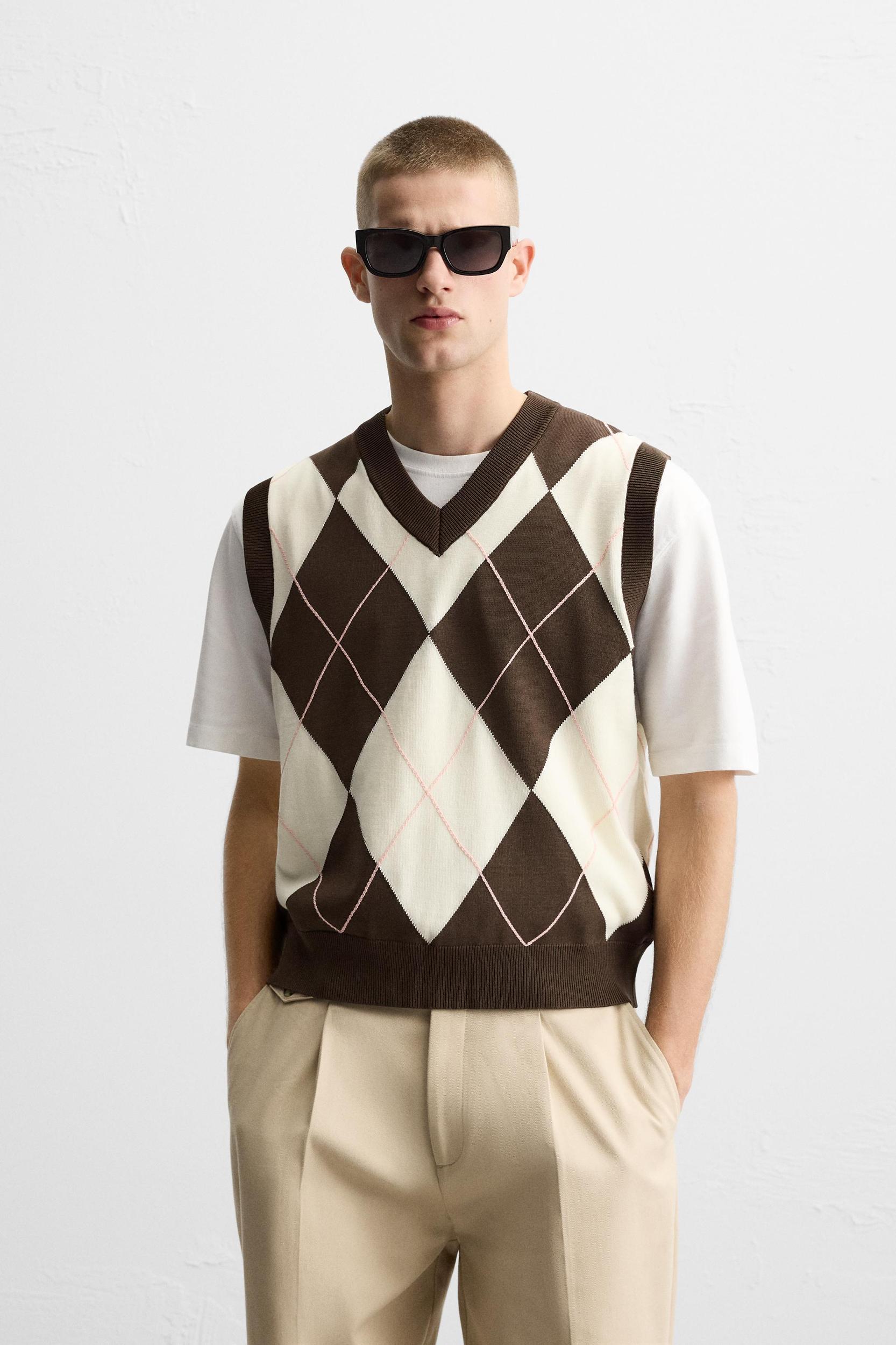 ARGYLE JACQUARD KNIT VEST Product Image
