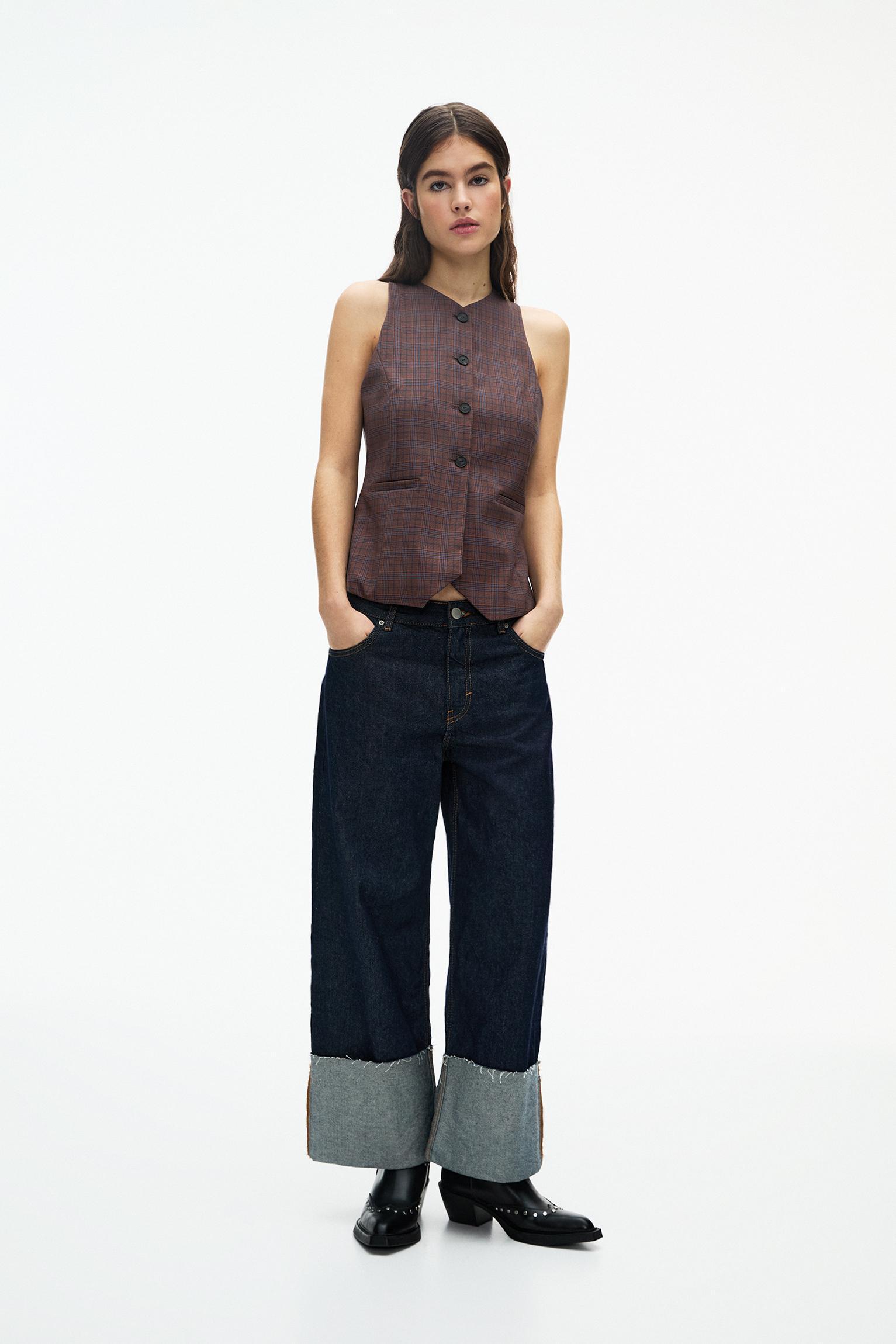 Checked vest Product Image