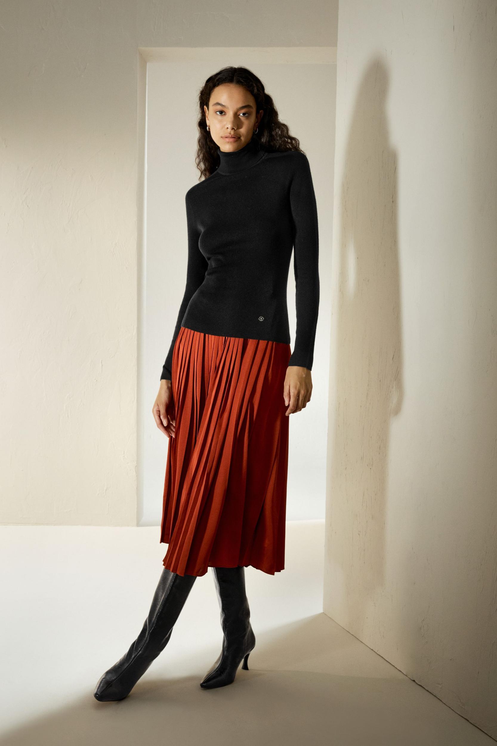 Seamless Silk-Cashmere Blend Turtleneck Sweater Product Image
