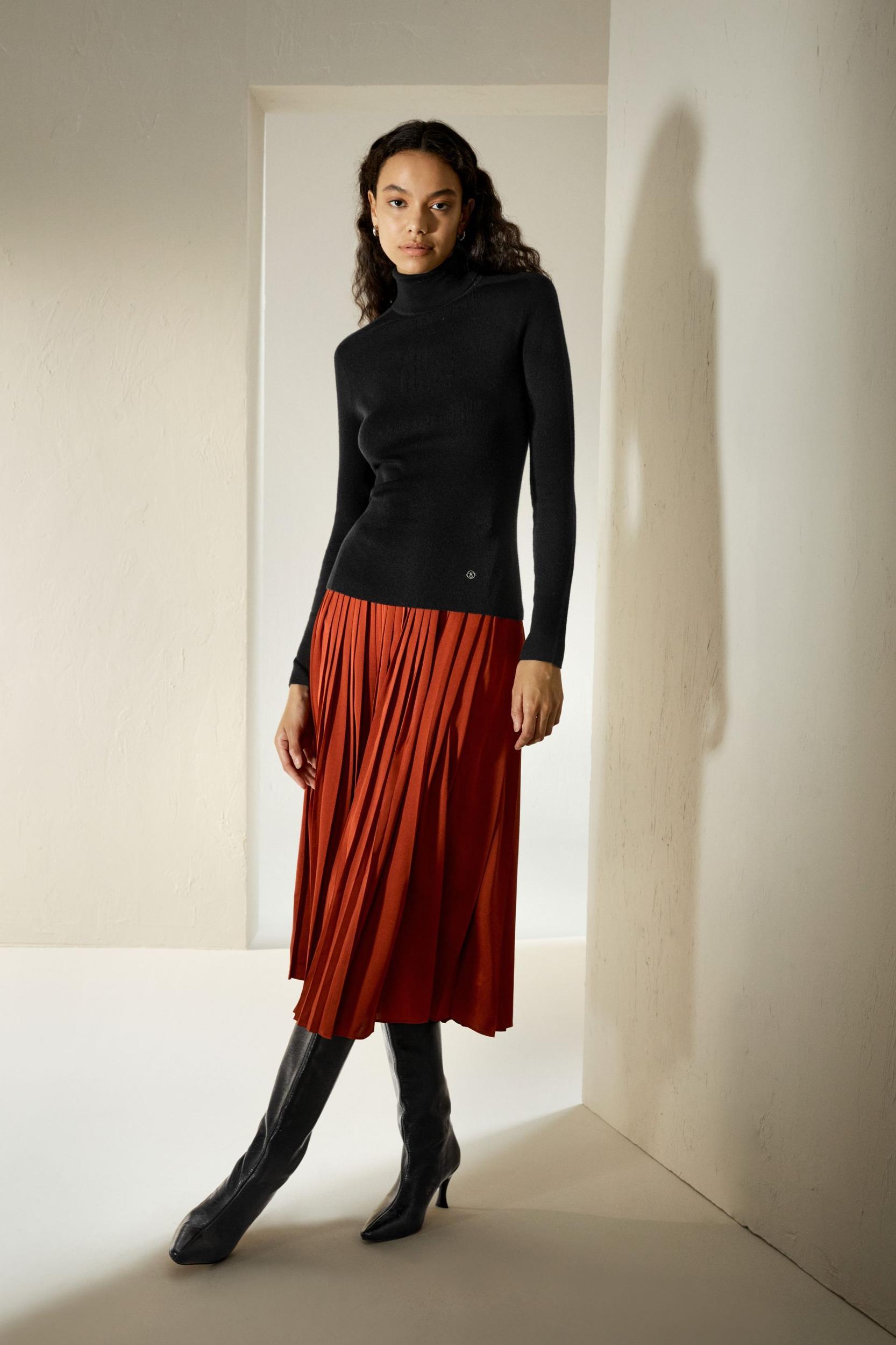 Seamless Silk-Cashmere Blend Turtleneck Sweater Product Image