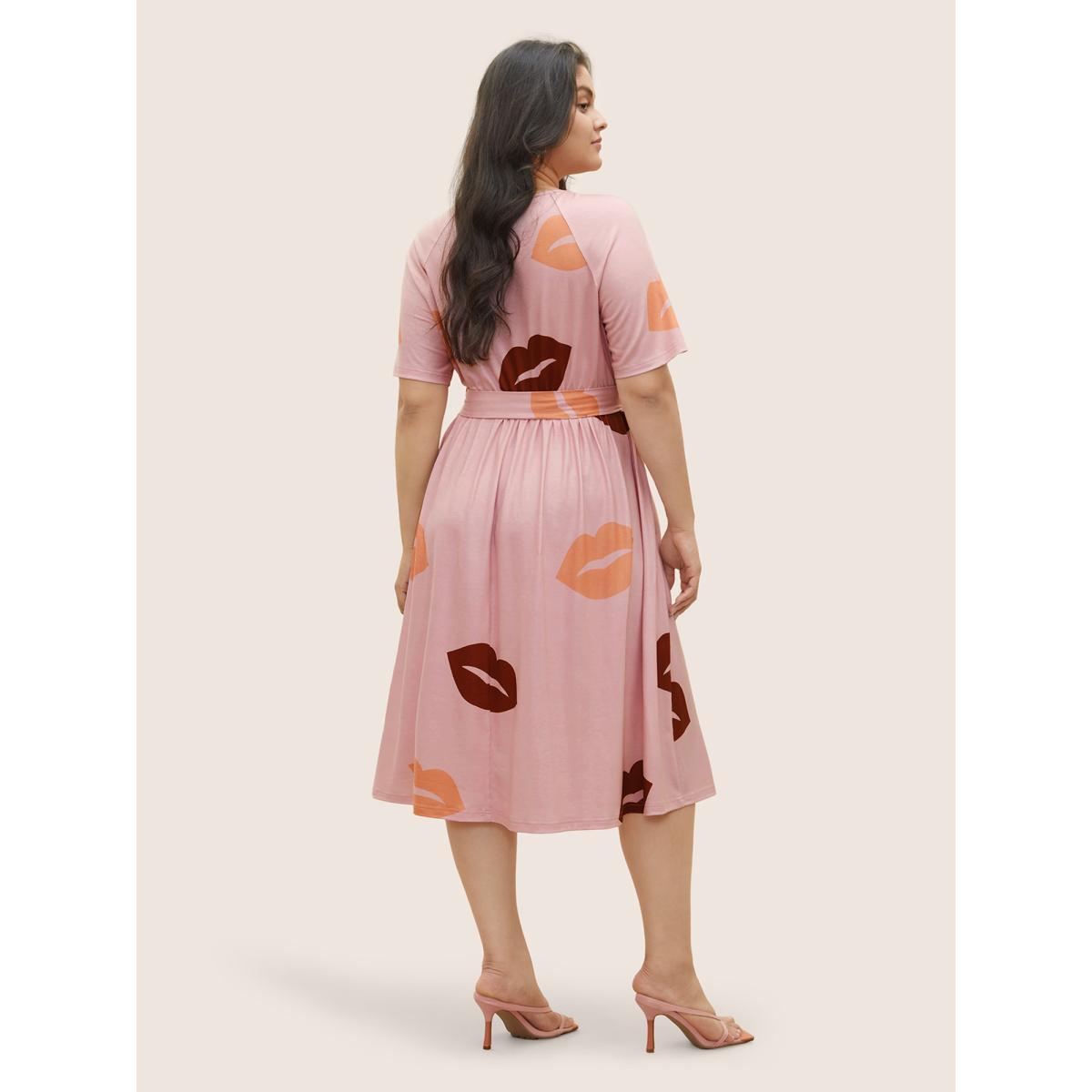 Plus Size Lip Print Elastic Waist Belted Gathered Dress Pink Women Casual Gathered Square Neck Short sleeve Curvy Midi Dress BloomChic 30/6X Product Image