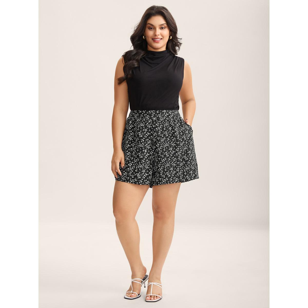 Plus Size Floral Print Wide-Leg Shorts Women BlackFlower Elegant Wide Leg Everyday-Elegant Shorts BloomChic 10/M Product Image