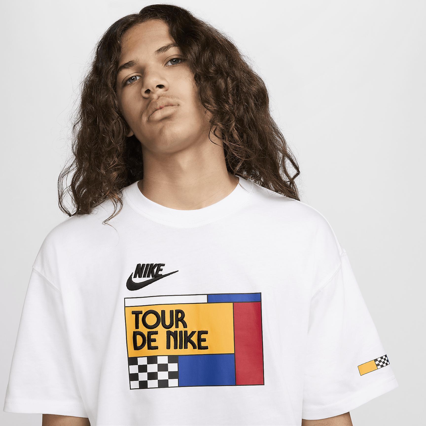 Nike Sportswear Men's T-Shirt Product Image