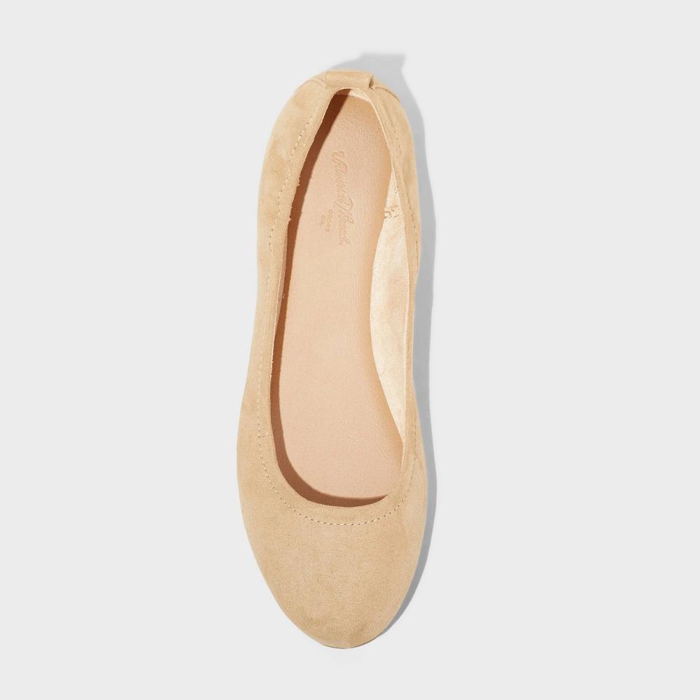 Womens Danielle Scrunch Ballet Flats with Memory Foam Insole - Universal Thread Beige 9.5: Pull-On, Closed Round Toe Product Image
