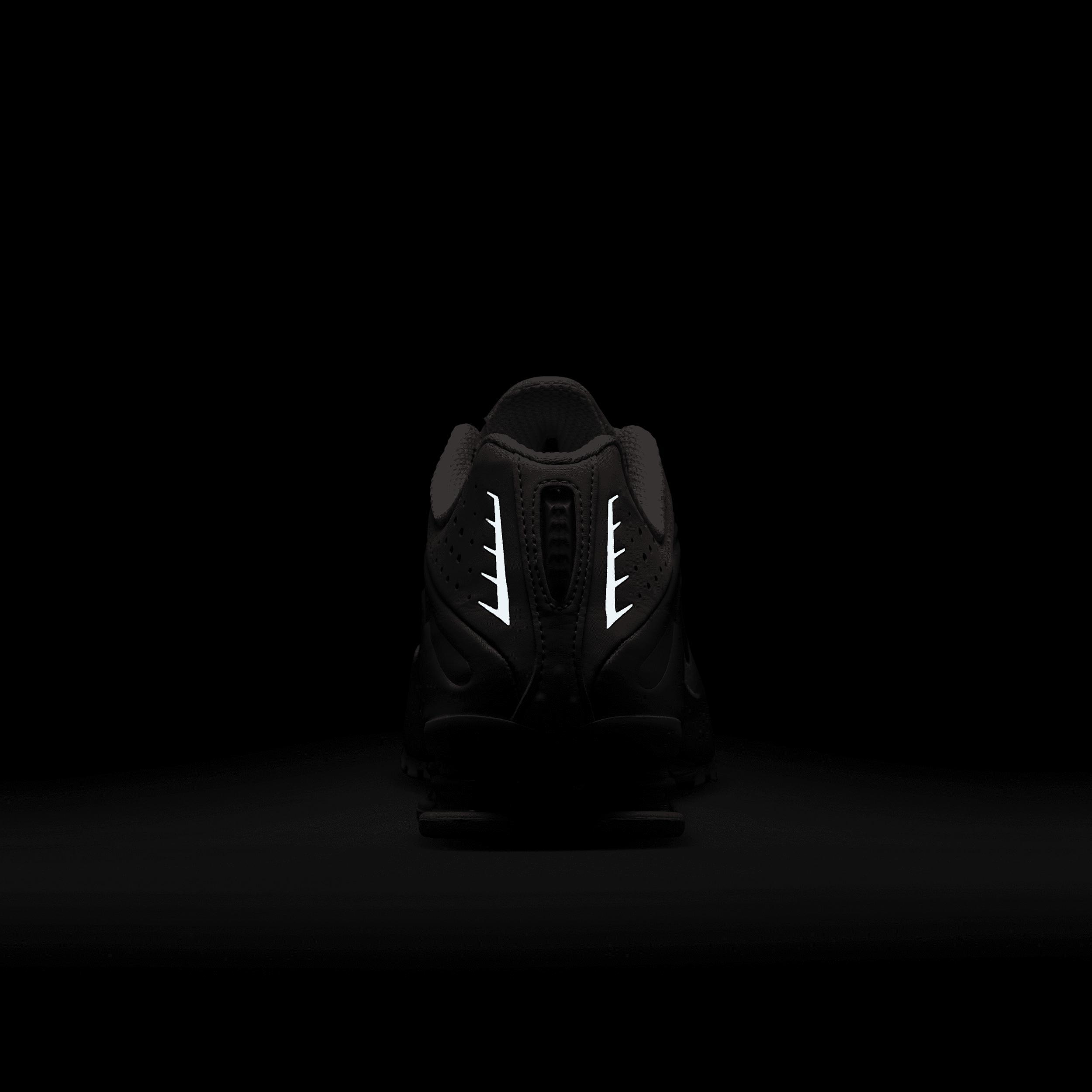 Nike Women's Shox R4 Shoes Product Image