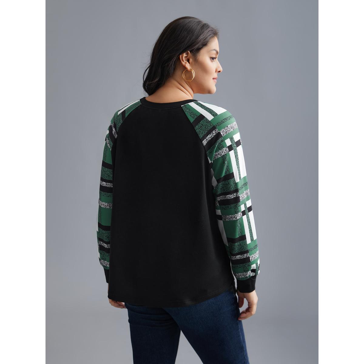 Plus Size Colorblock Contrast Raglan Sleeve Sweatshirt Women Emerald Casual Contrast Loose Round Neck Everyday Sweatshirts BloomChic 30/6X Product Image