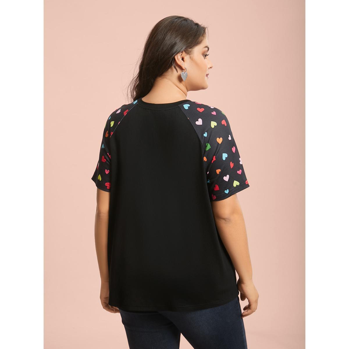 Plus Size Multi-Color Hearts Spliced Slim-Fit T-Shirt Black Women Casual Contrast Round Neck Everyday T-shirts BloomChic 22-24/3X Product Image