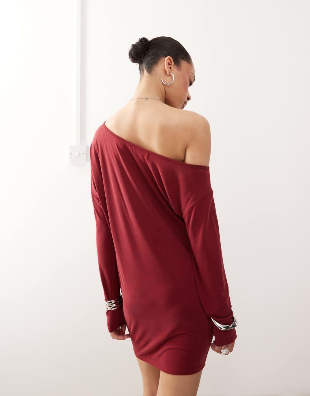 Motel shelisa slouchy mini dress in deep red Product Image