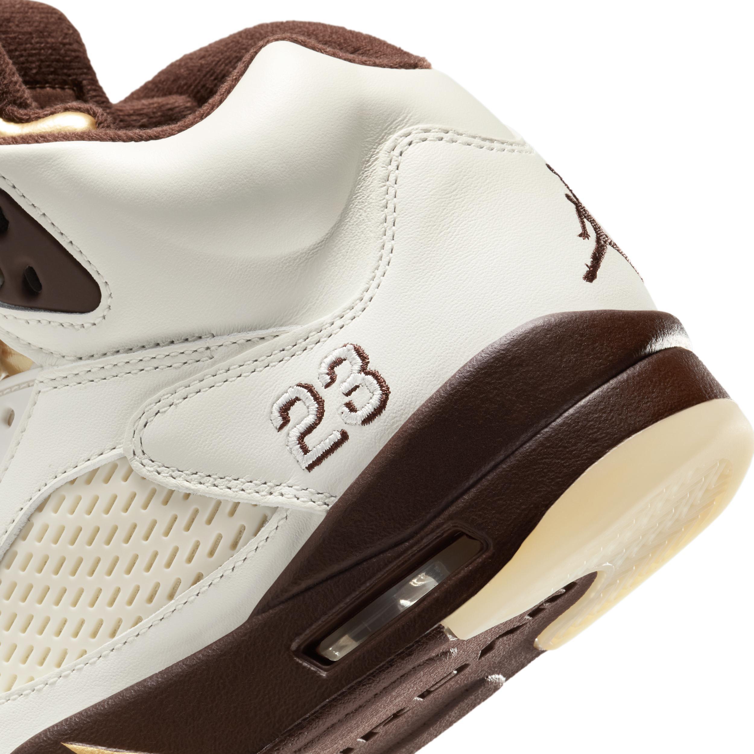 Jordan Womens Air Retro 5 Basketball Shoes in Earth/Metallic Gold/Sail Product Image
