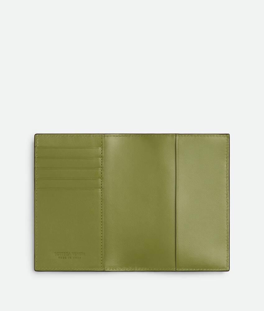 Men's Intrecciato Passport Case in Black grass Product Image