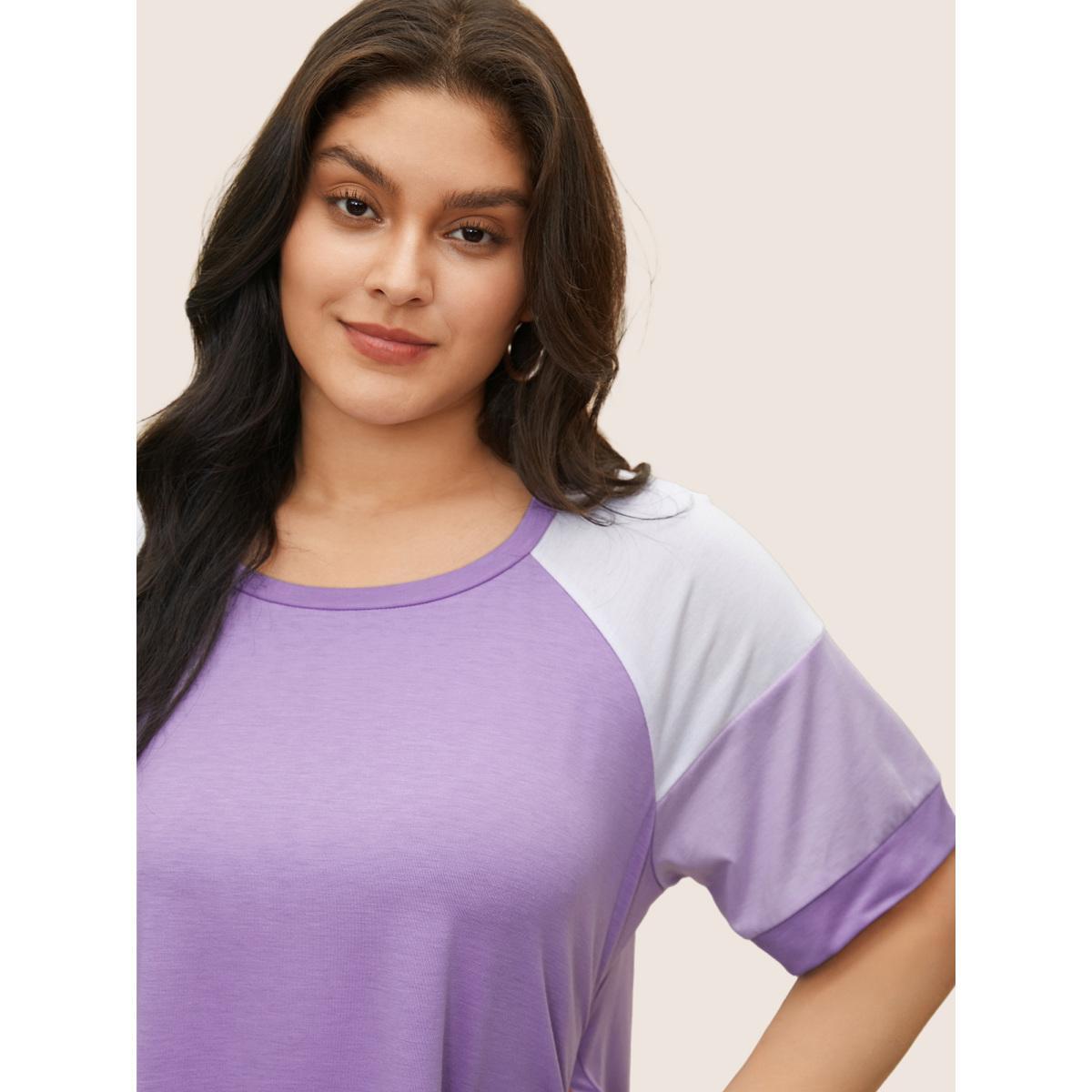 Plus Size Colorblock Contrast Crew Neck Raglan Sleeve T-shirt Lilac Women Casual Contrast Colorblock Everyday T-shirts BloomChic 28/5X Product Image