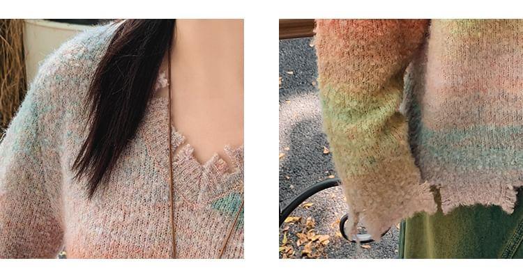 Long-Sleeve V-Neck Tie-Dyed Distressed Sweater Product Image