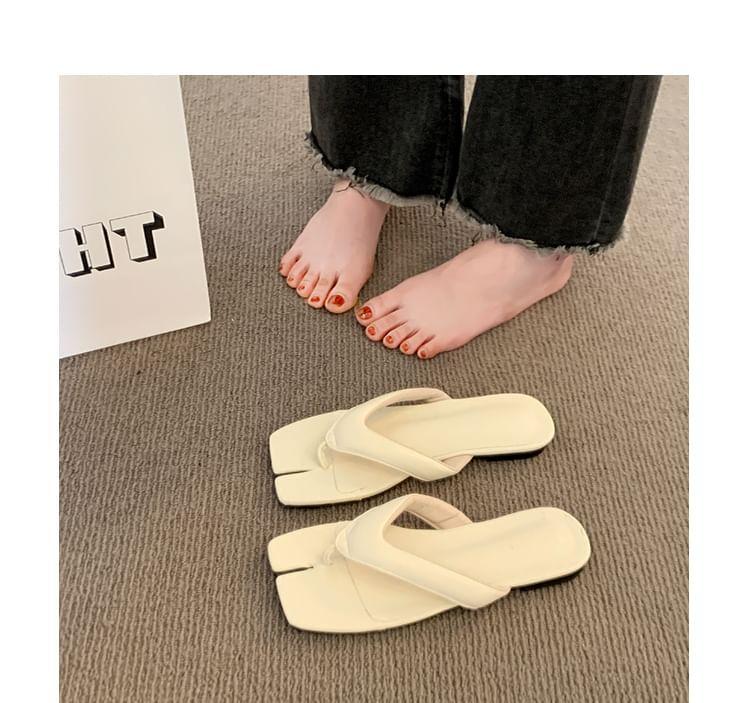 Plain Flip-Flops Product Image