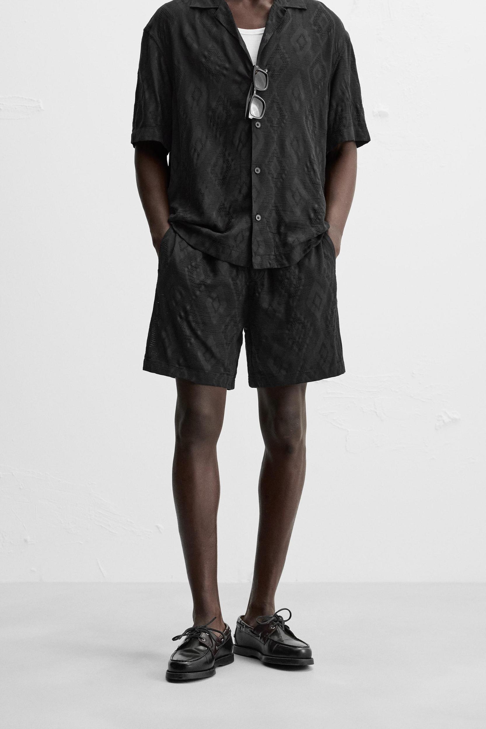 GEOMETRIC JACQUARD SHORTS Product Image
