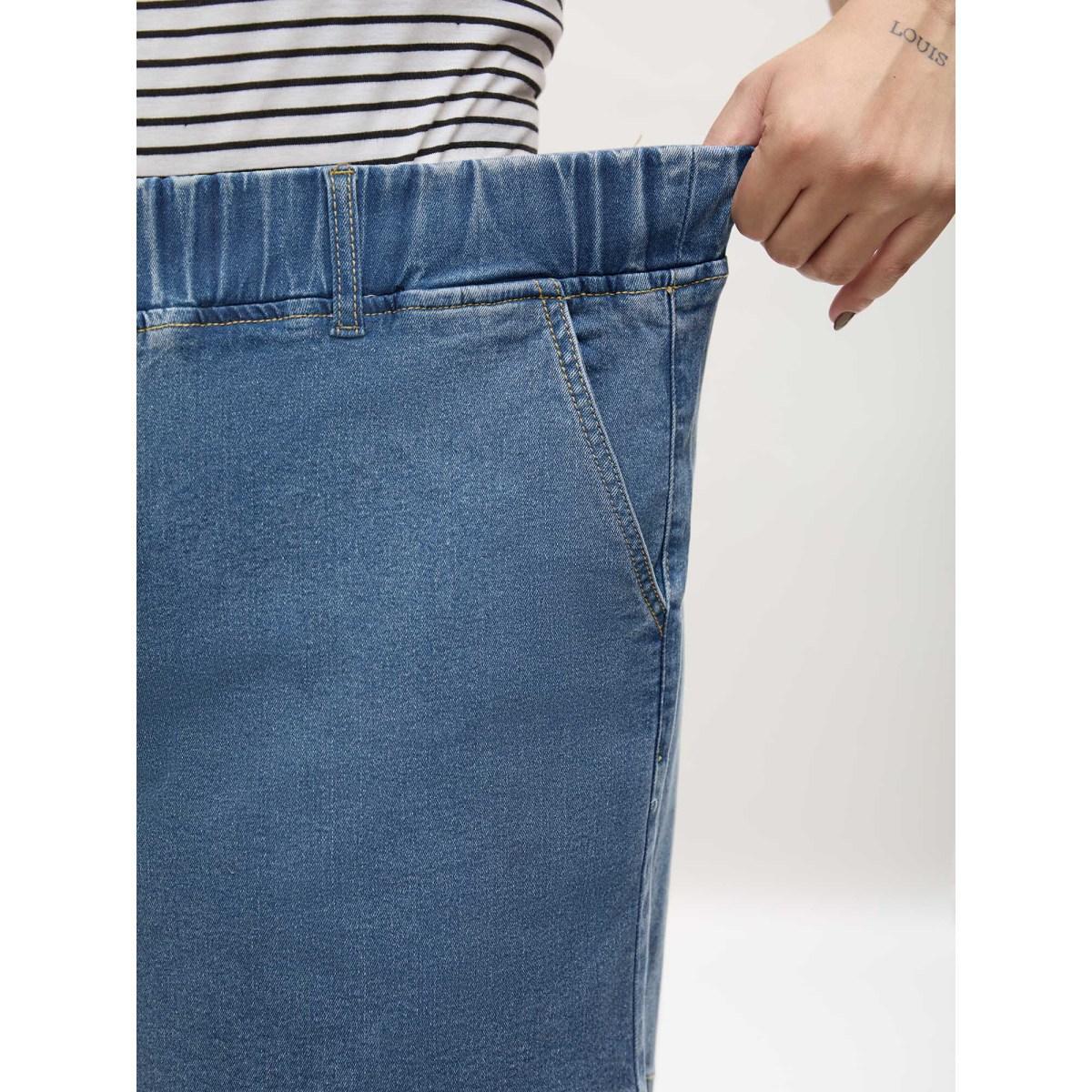 Plus Size Classic Cut Pull-On Denim Shorts Women Denimblue Low stretch Everyday-Casual Slanted pocket Denim Shorts BloomChic 14/1X Product Image