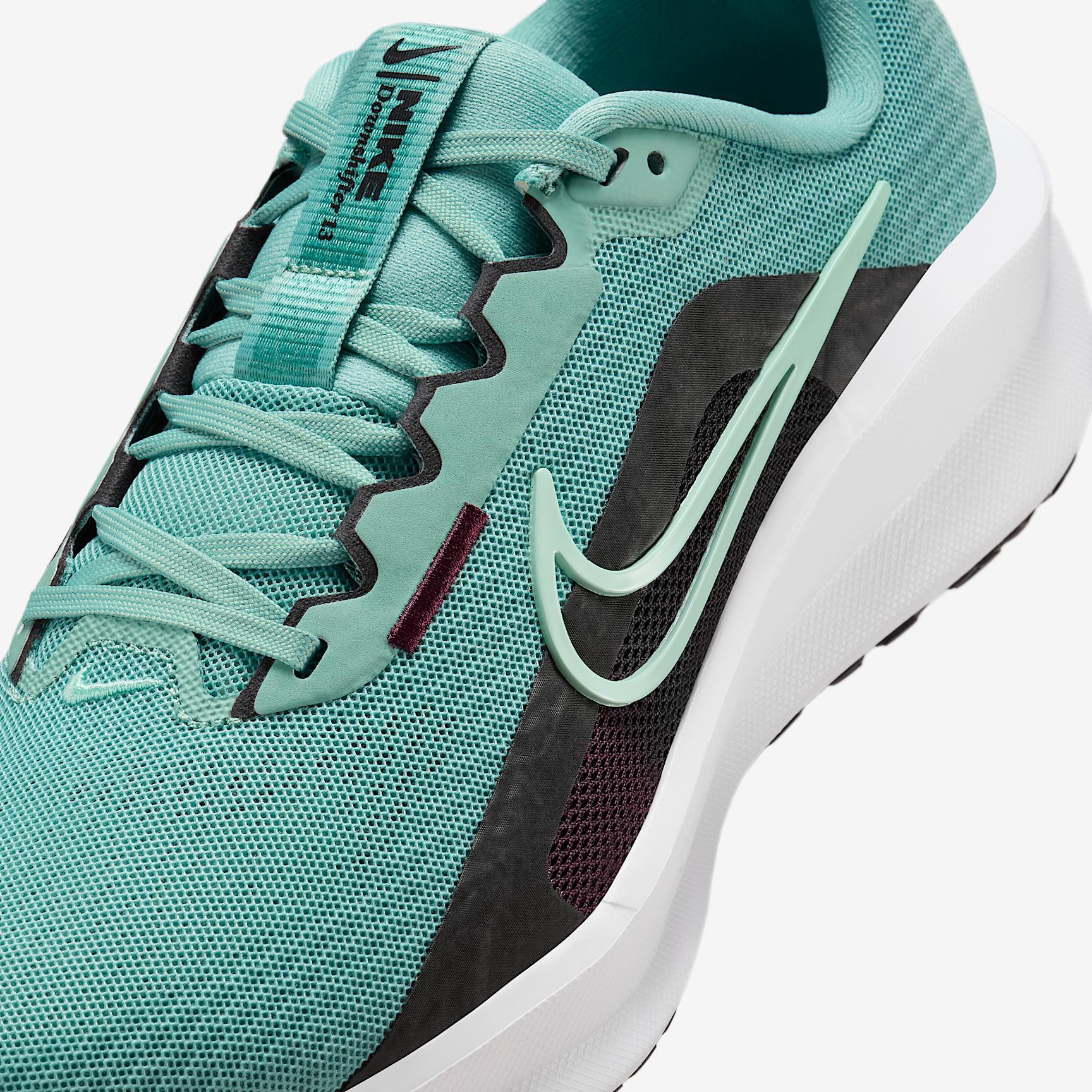 Nike Downshifter 13 Women's Road Running Shoes (Extra Wide) Product Image