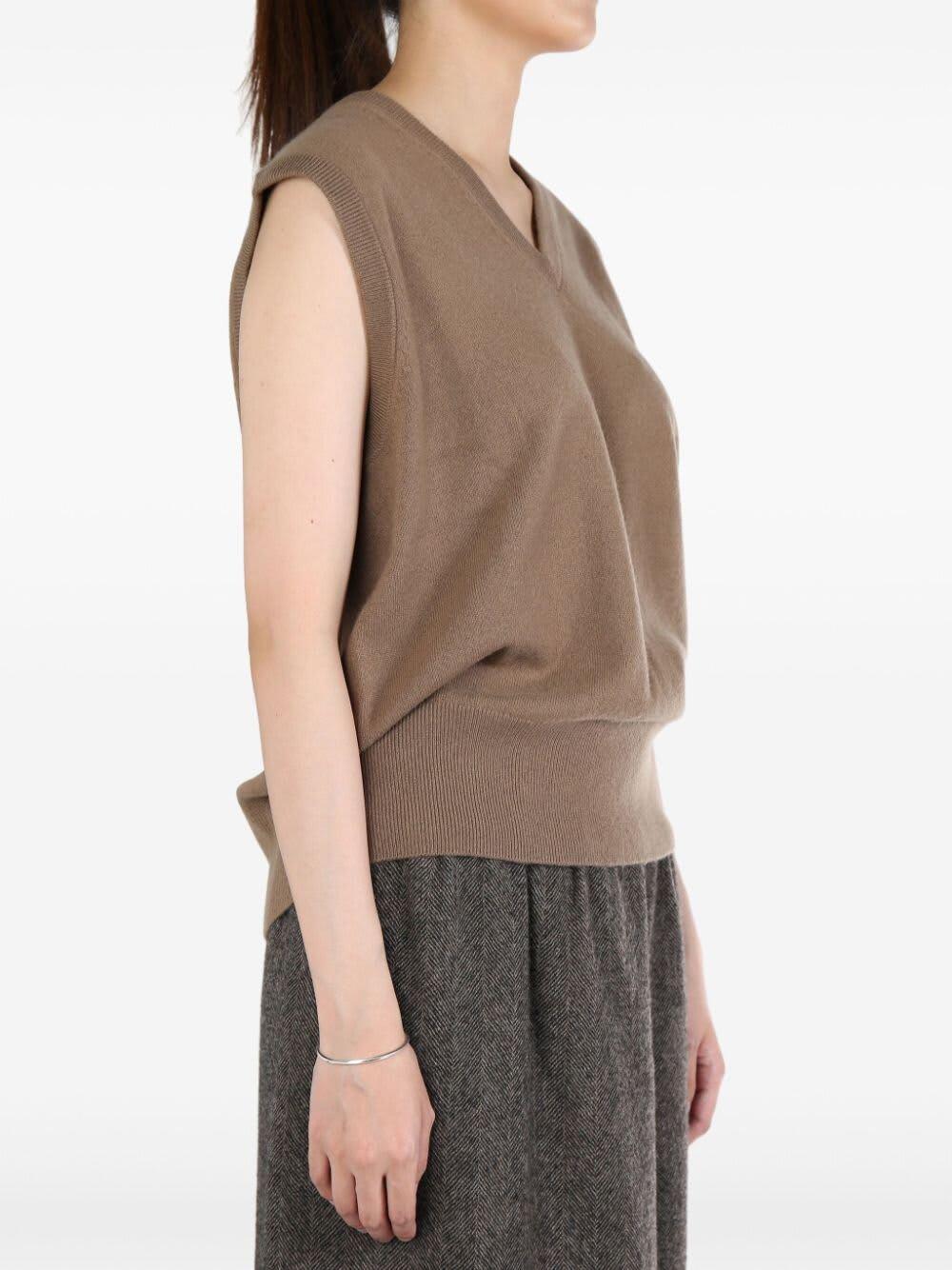 EXTREME CASHMERE Gilet Cash Stretch In Chai Product Image