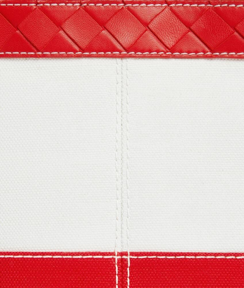 Women's Flip Flap Medium Pouch in White/scarlet Product Image