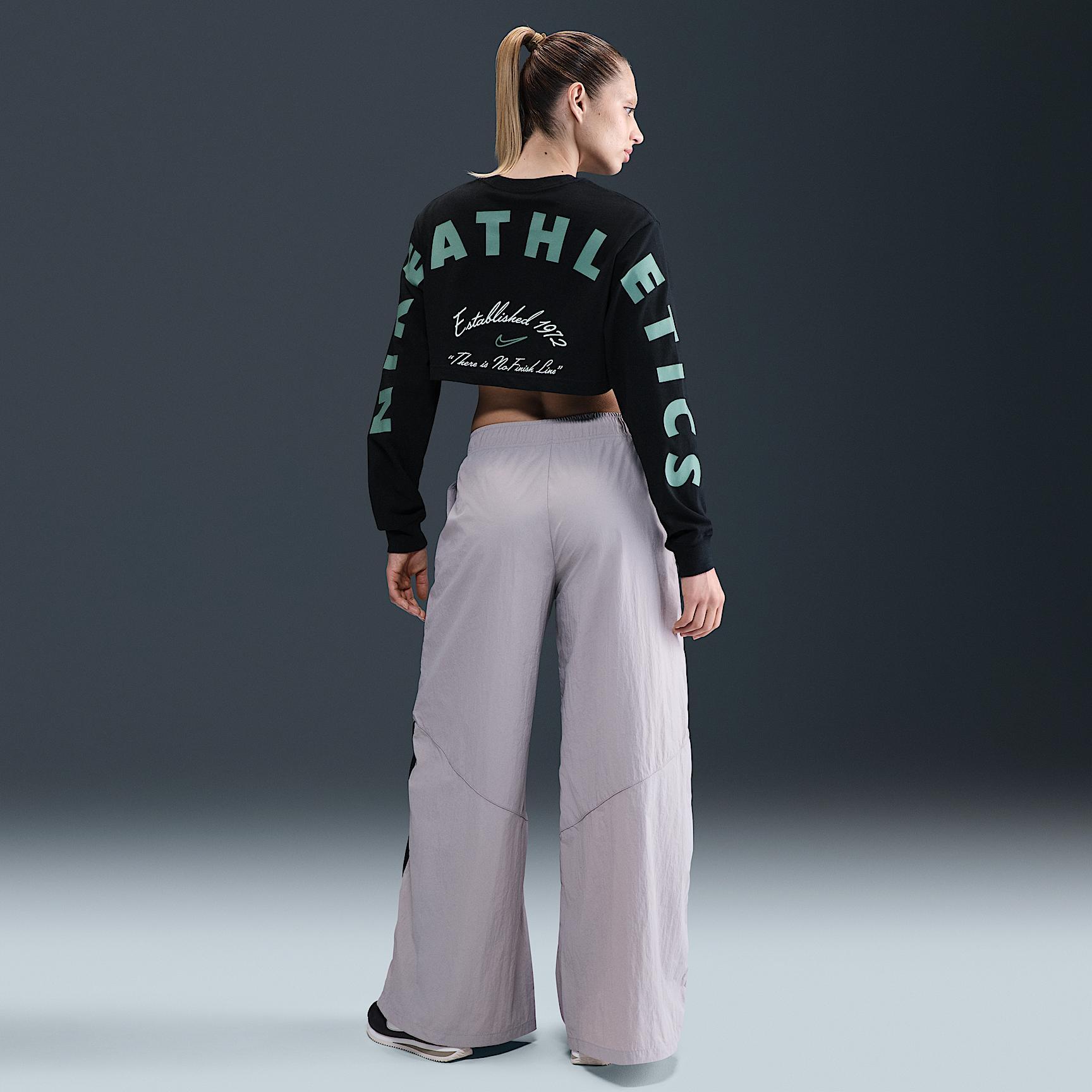 Women's Nike Sportswear Oversized Long-Sleeve Cropped Graphic T-Shirt Product Image