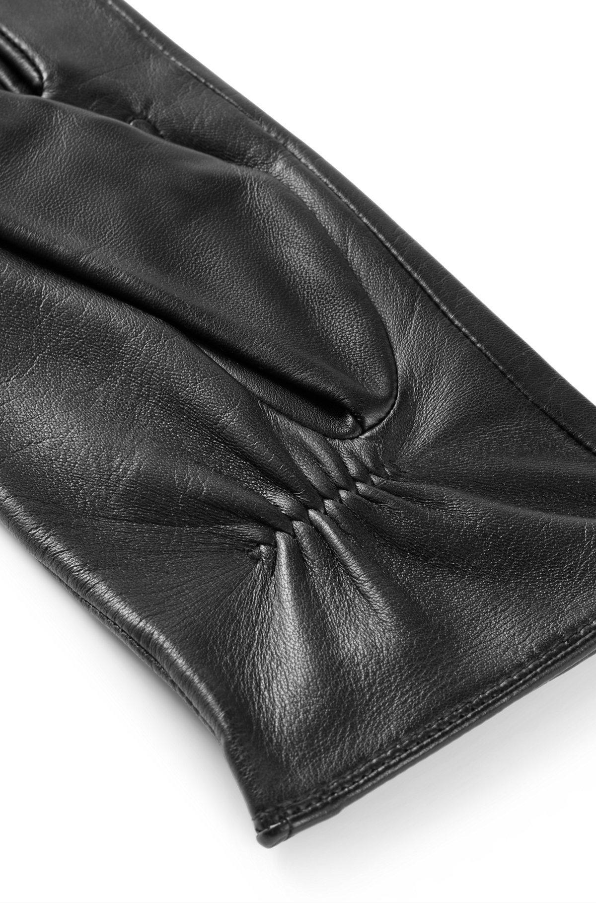 Leather gloves with logo rivet and full lining Product Image