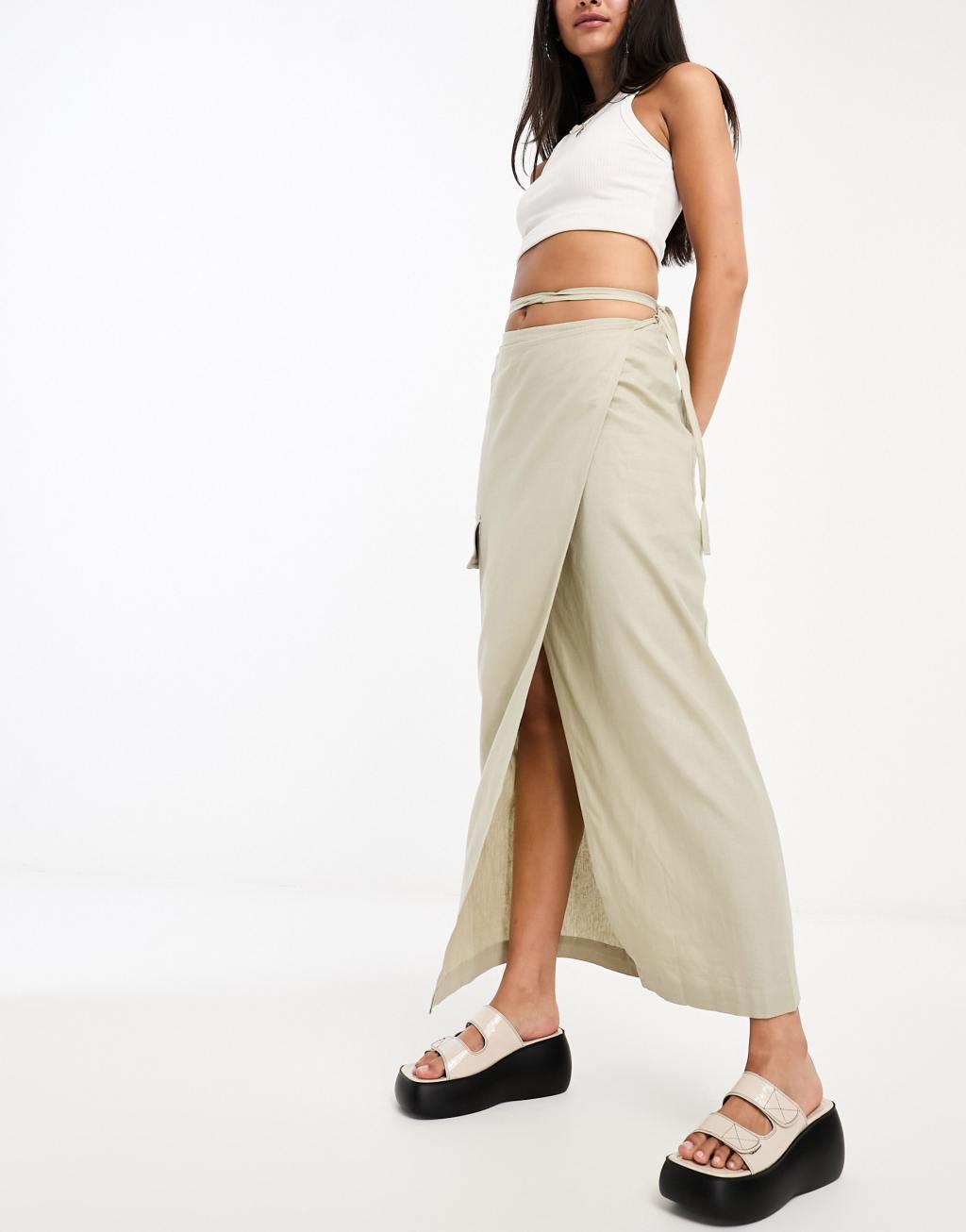 Weekday Fold linen blend cargo midi skirt Product Image