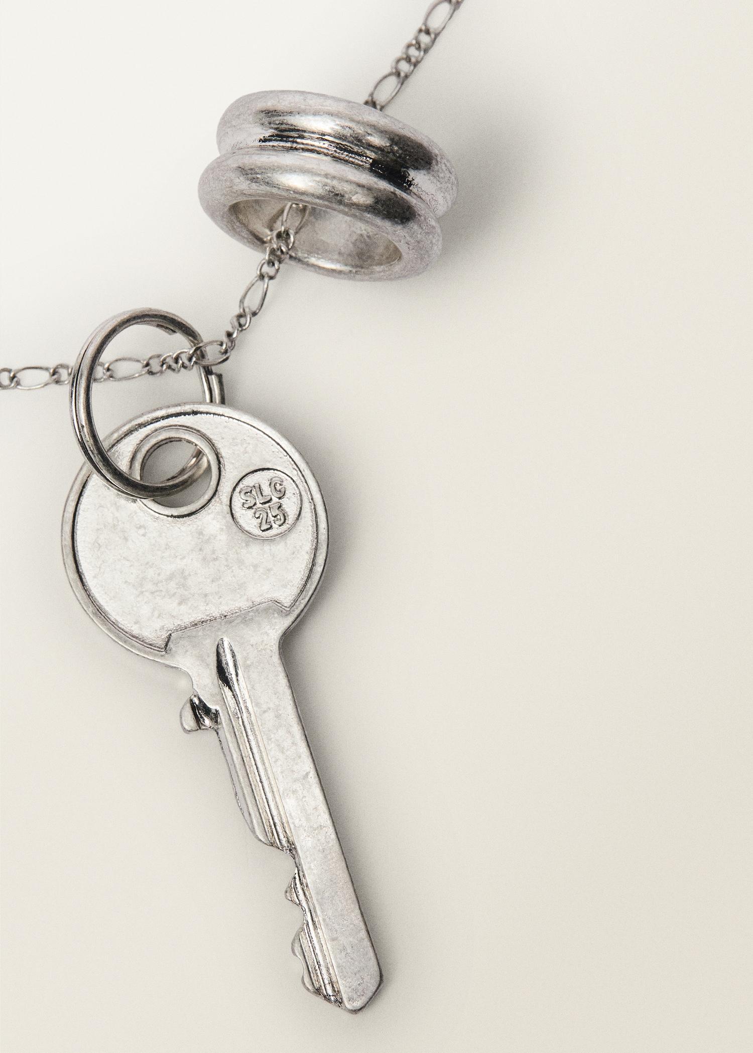 Key ring pendant necklace - Women | MANGO USA Product Image