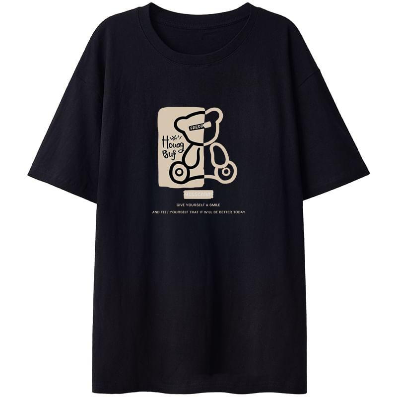 Short-Sleeve Crew Neck Bear T-Shirt Product Image