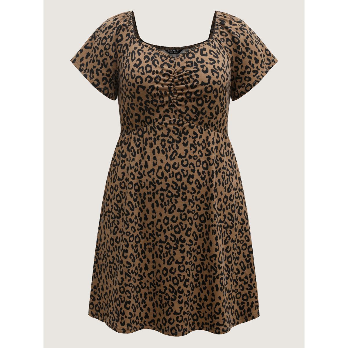 Plus Size Leopard Print Sweetheart Knee-Length Dress Browncoffeecolor Women V-neck Short sleeve Curvy BloomChic 10/M Product Image