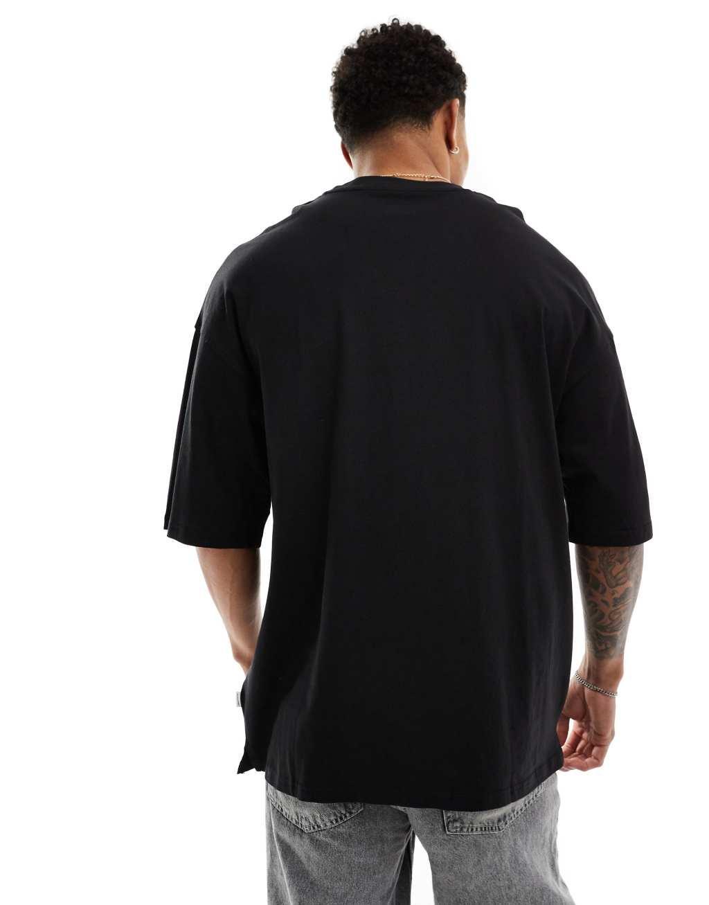 Jack & Jones super oversized t-shirt in black Product Image