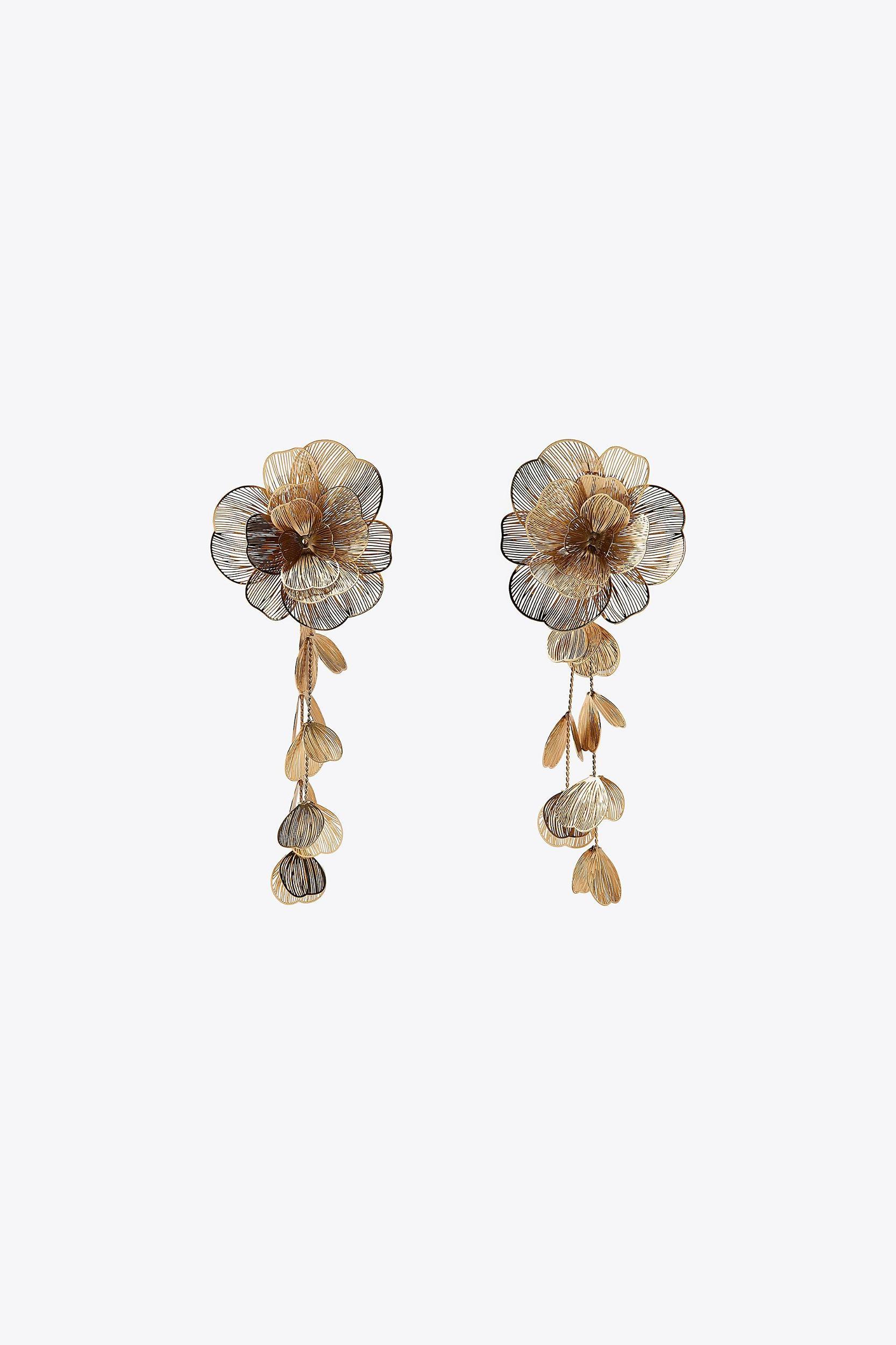 RAISED FLOWER EARRINGS Product Image