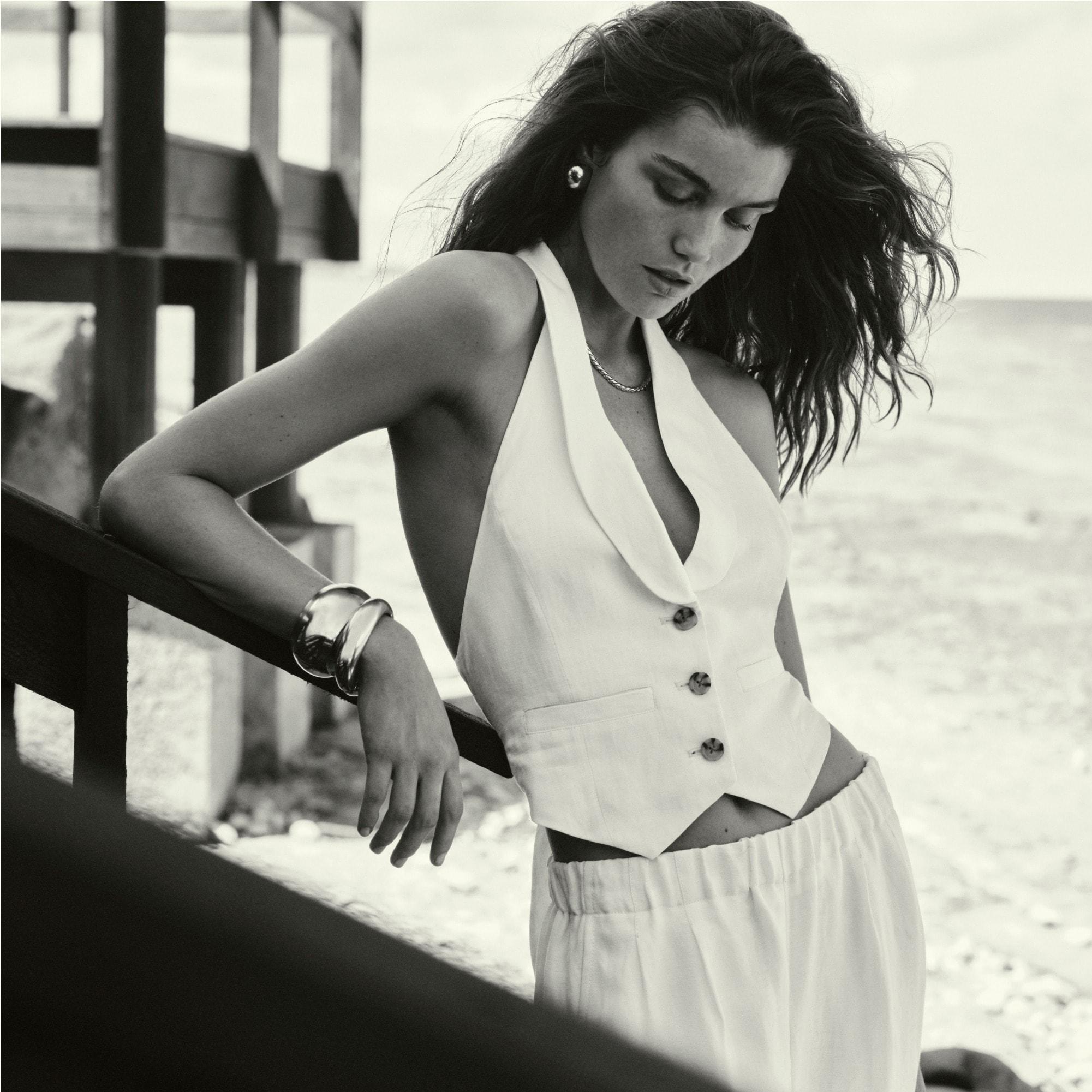 Open-back vest in linen-cupro blend Product Image