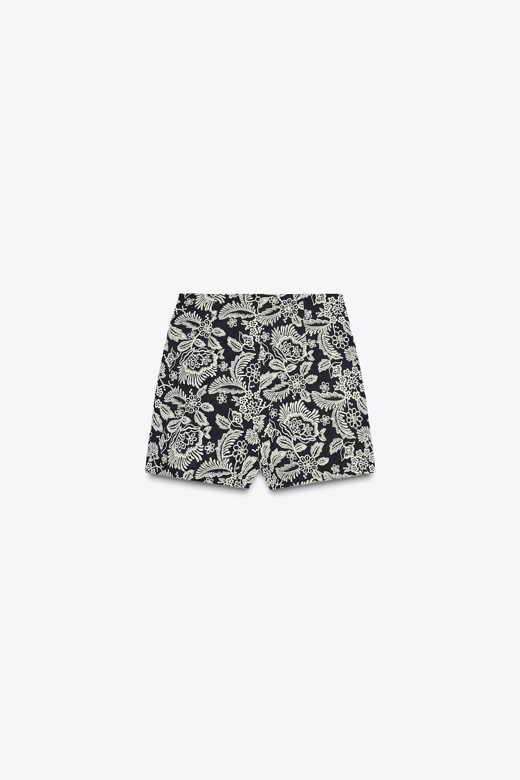 EMBROIDERED KNOT SKORT Product Image