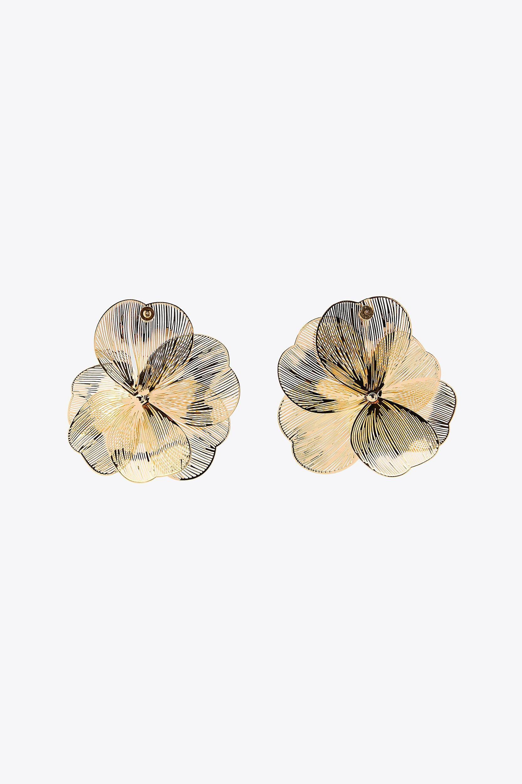 RAISED FLOWER EARRINGS Product Image