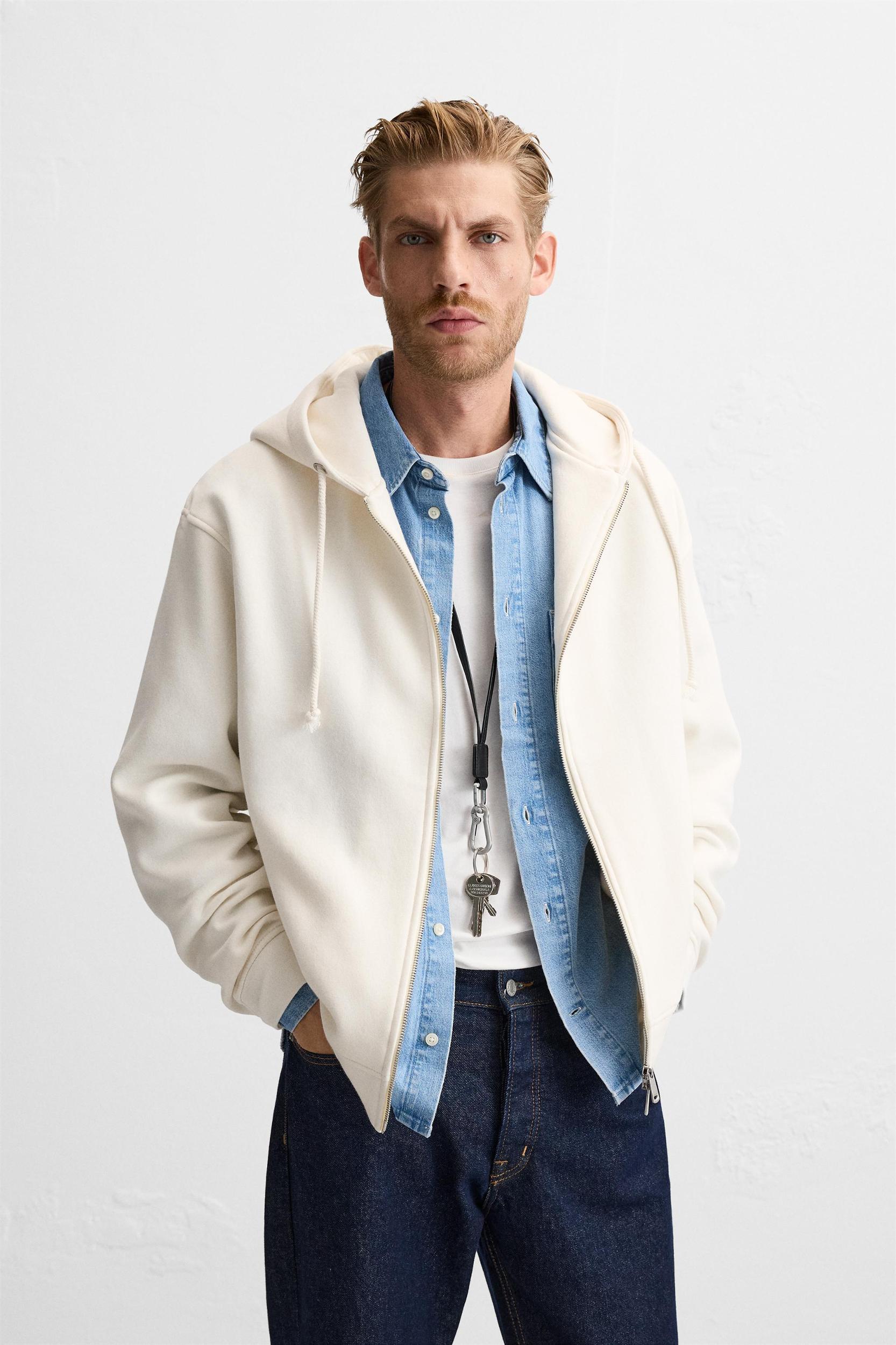 HOODED SWEATSHIRT WITH ZIP Product Image
