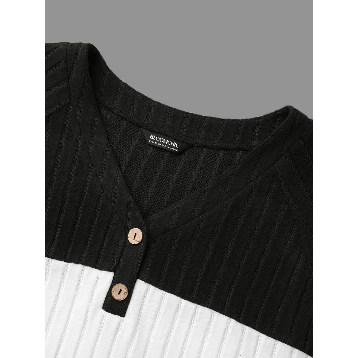 Plus Size Colorblock Contrast Texture Pit Strip T-shirt Black Women Casual Texture V-neck Everyday T-shirts BloomChic 22-24/3X Product Image