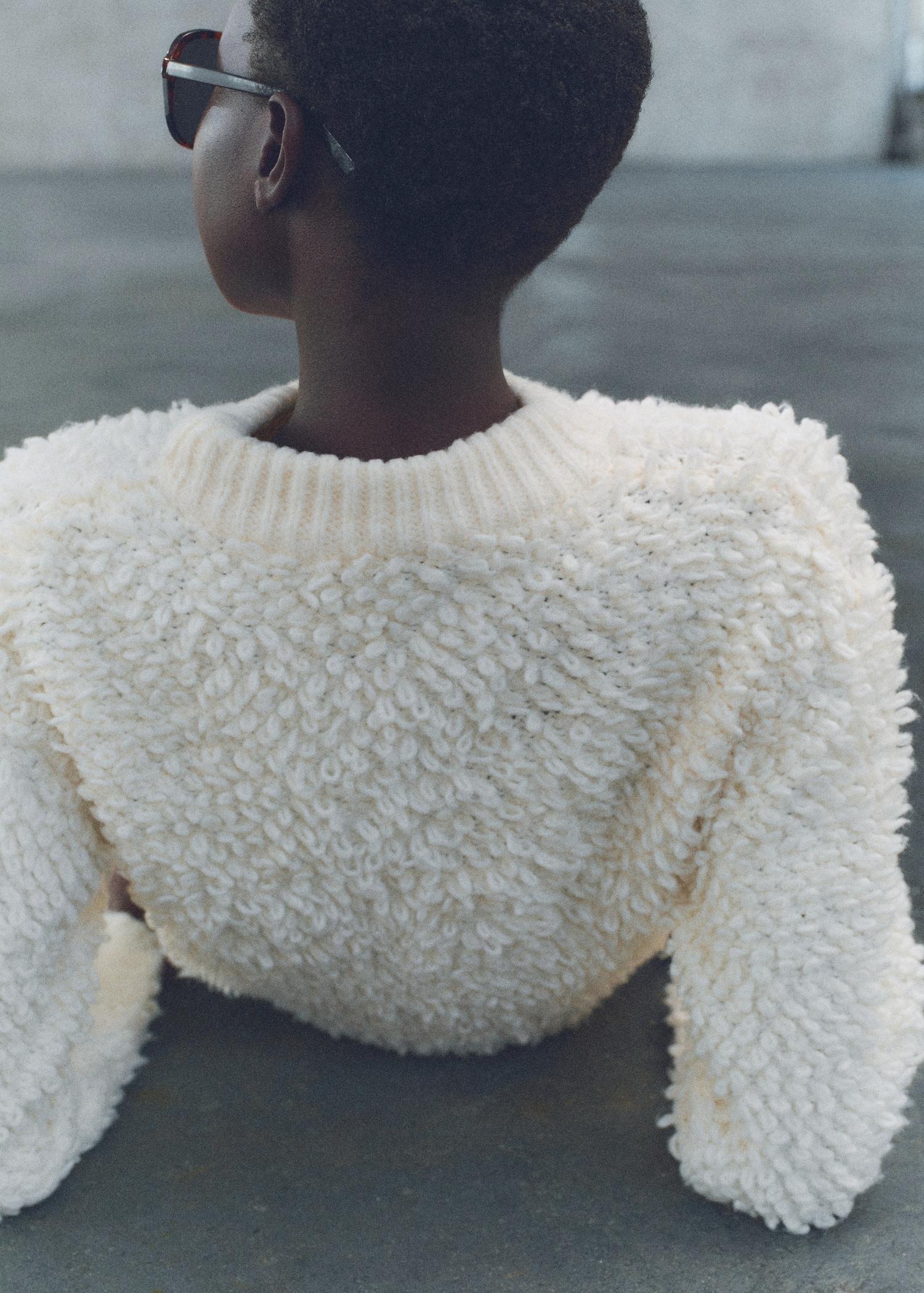 Round-neck bouclé sweater - Women | MANGO USA Product Image