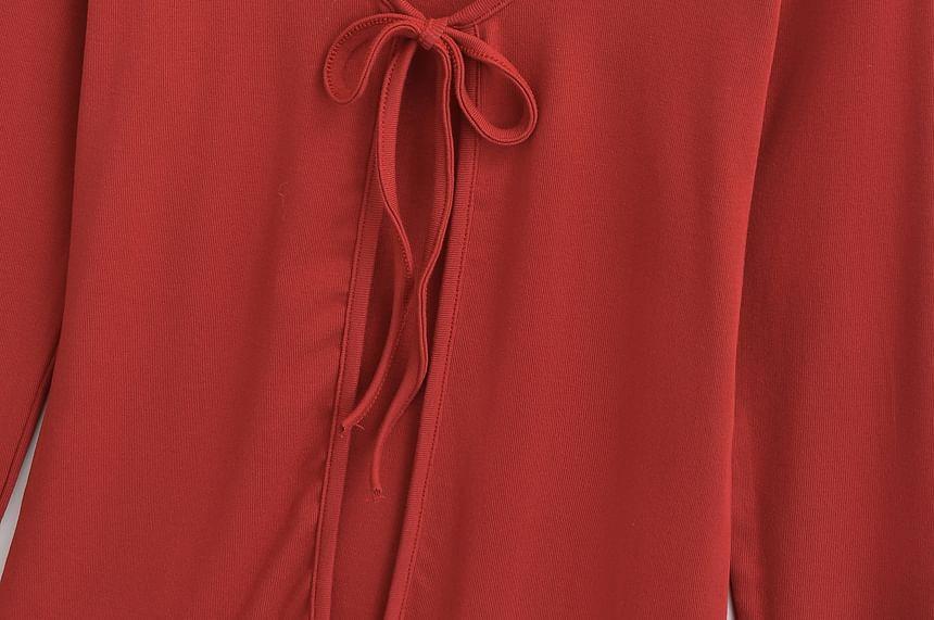 Long Sleeve V-Neck Plain Tie Front Crop Top Product Image