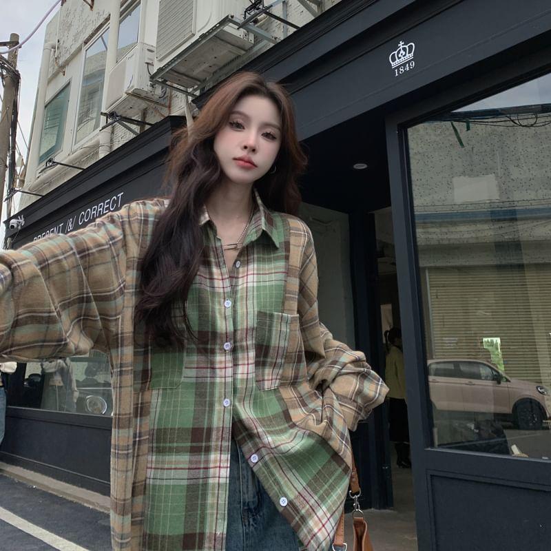 Long-Sleeve Plaid Pocketed Shirt Product Image
