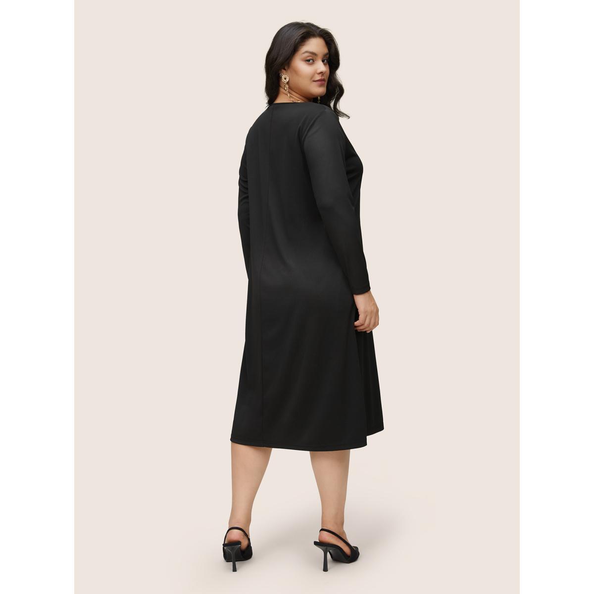 Plus Size Solid Metal Chain Detail Pocket Plicated Dress Black Women Office Plain Round Neck Long Sleeve Curvy Midi Dress BloomChic 30/6X Product Image