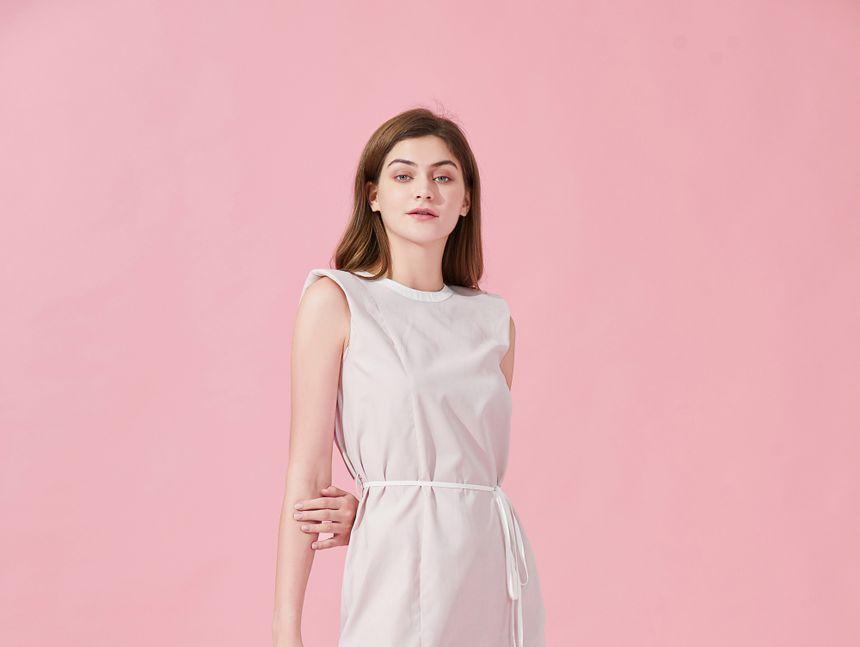 Contrast Trim Sleeveless Dress Product Image